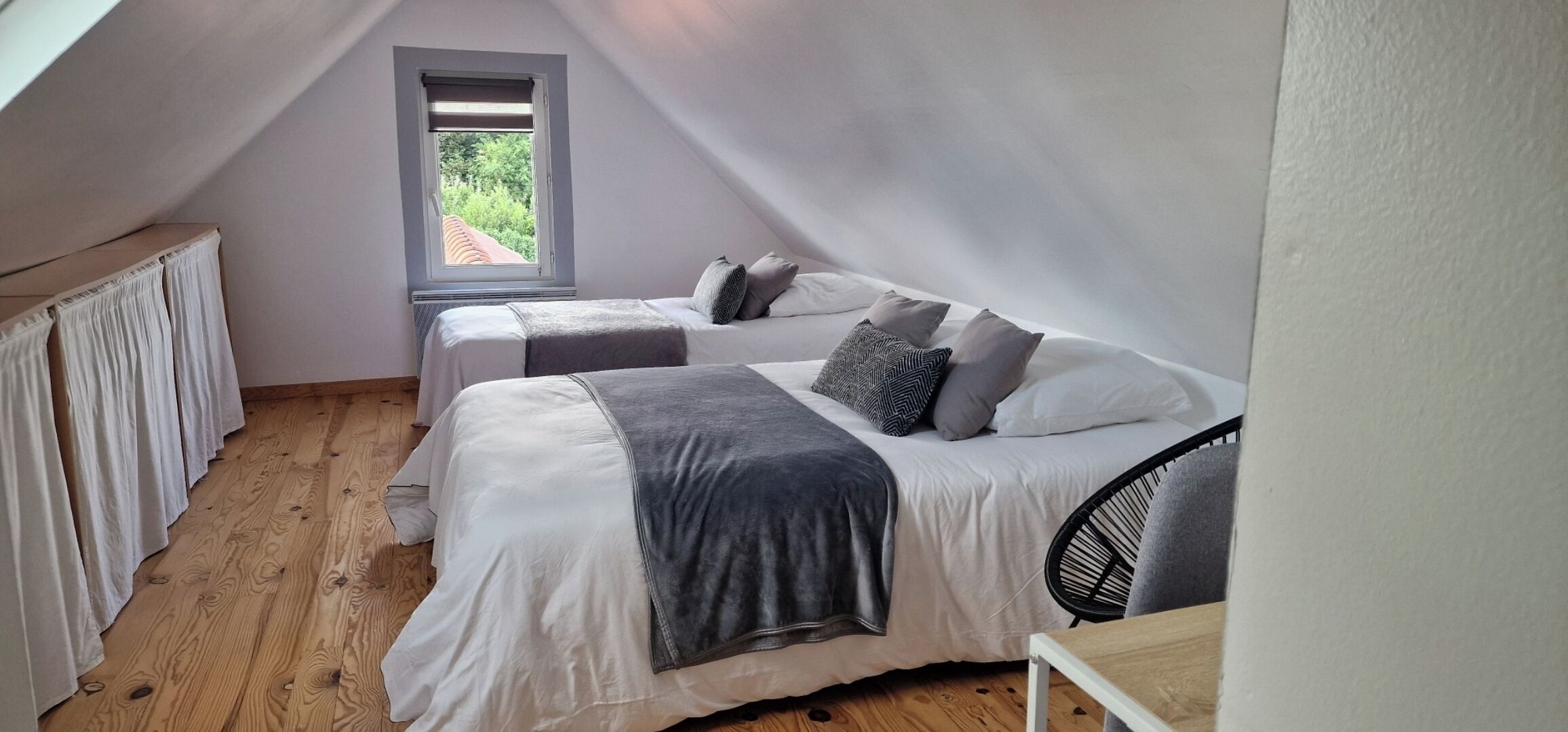 2 soverom, skrivebord, strykejern/-brett og wi-fi (inkludert)