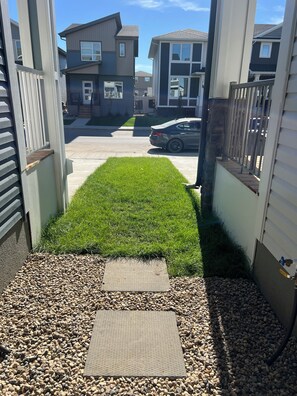 Property grounds - Warm & Cozy Guest Basement Suite. (Saskatoon)