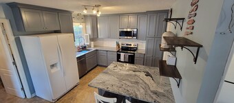 3-bedroom house in lovely Charlotte with cool AC and comfort