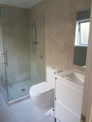 毛巾、肥皂、卫生纸