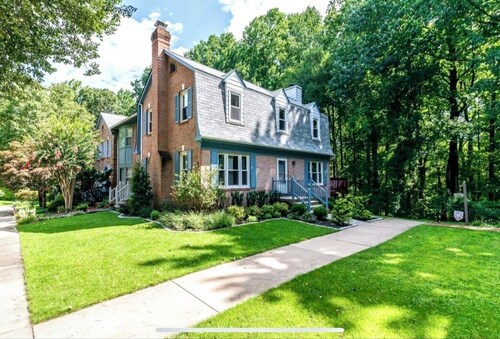 Quiet 3BR Home: Private Deck & Wooded Views