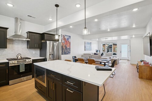 Risen Ranch by Crafty Casitas - Spa, Sauna, heated gear storage, near Snowbasin