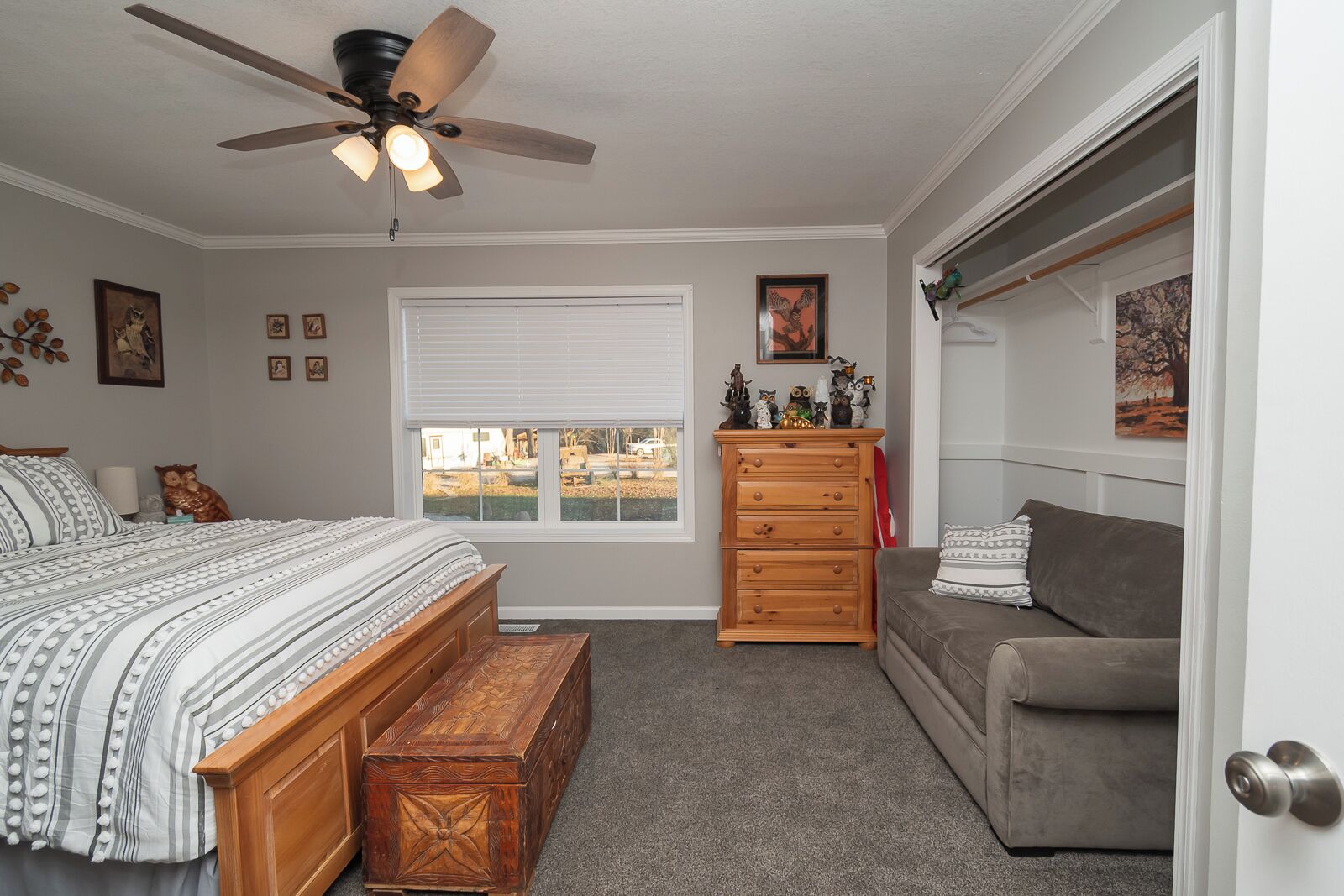 3 makuuhuonetta, tallelokero huoneessa, työpöytä, ilmainen Wi-Fi