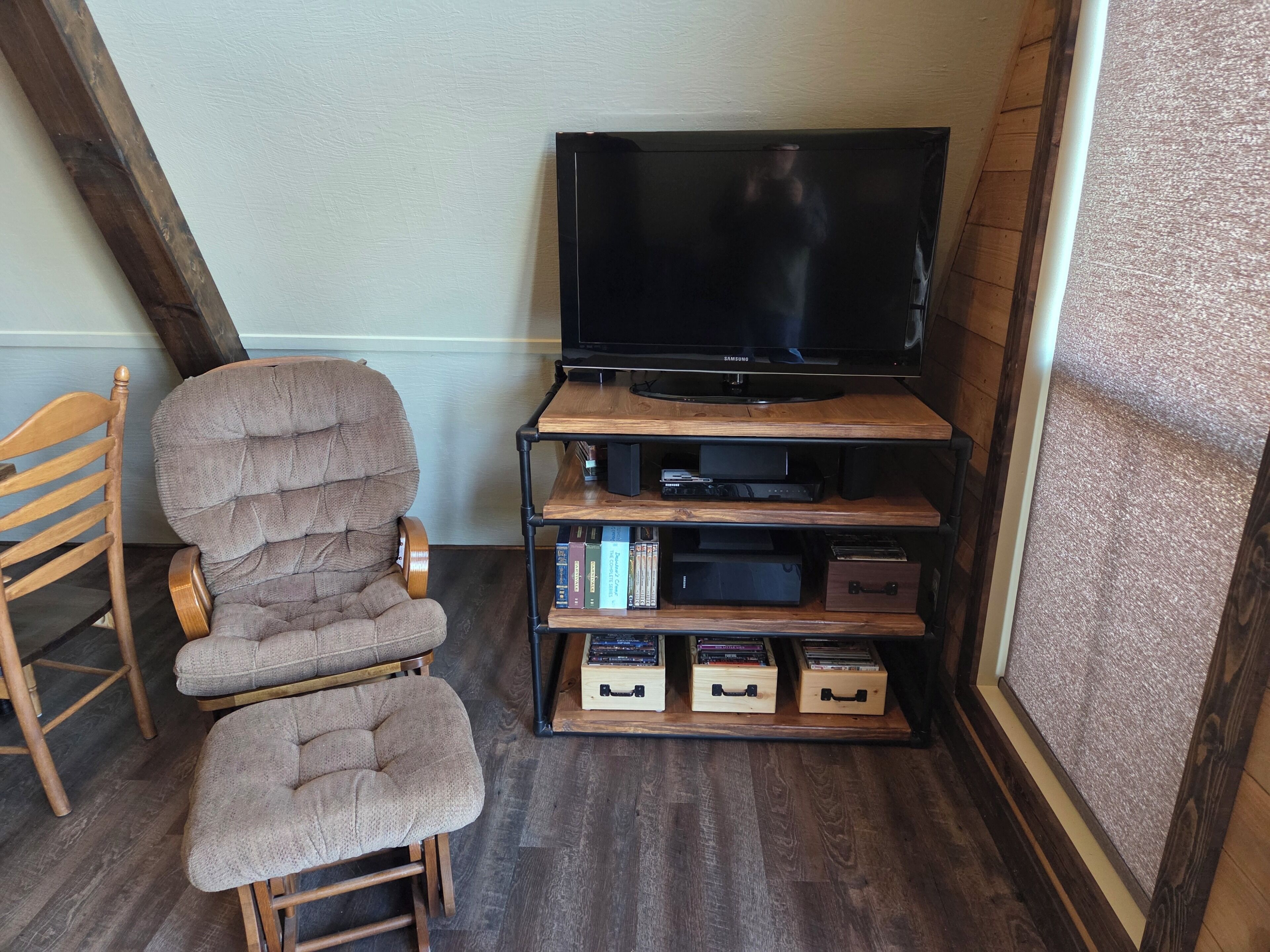 Smart TV, reproductor de DVD, libros y videoteca 