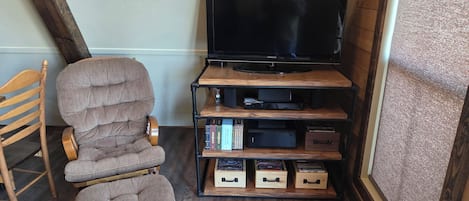 Smart TV, reproductor de DVD, libros y videoteca