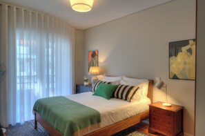 1 dormitorio, tabla de planchar con plancha, wifi y ropa de cama