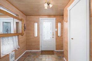 Interior - Cozy Pet-Friendly Waterfront Chalet (Mercier)