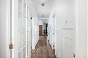 Interior - Cozy Pet-Friendly Waterfront Chalet (Mercier)