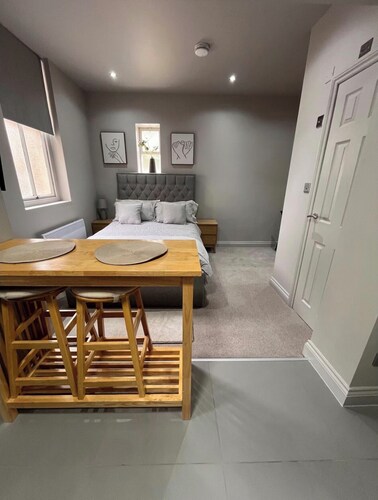 Urban Nest - Cozy and Modern