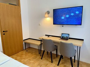 Kamar Double Standar, 1 Tempat Tidur Queen | Wi-Fi gratis