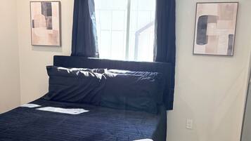 1 bedroom, WiFi (free), bed sheets