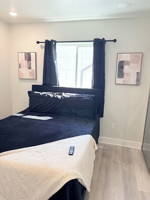 1 bedroom, free WiFi, bed sheets - Modern Blackhouse World Cup Ready (Dallas)