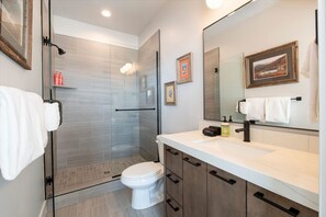 Luxury Townhome, Lake View | Bathroom - Jordanelle Klaim 72 (Hideout)