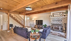 TV - Mountain Retreat Near Yosemite | 4Bdr Sleeps 10 (Groveland)