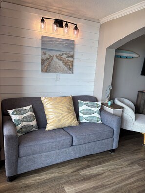 TV - Charming studio in soothing Myrtle Beach with fitness room, multiple pools (Myrtle Beach)