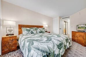 1 bedroom, iron/ironing board, free WiFi, bed sheets - Oceanview Condo - Pools, Hot Tub, Spa & Beach (Lahaina)