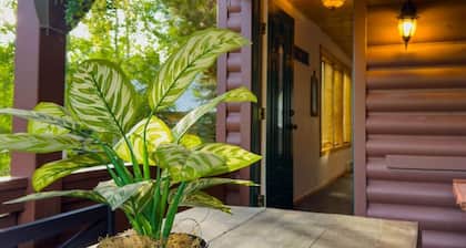 The Carriage House | Walk to River & Lake, In Town