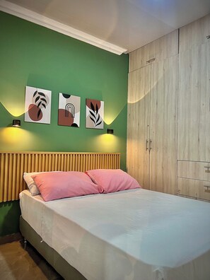 4 habitaciones, escritorio, tabla de planchar con plancha y wifi gratis