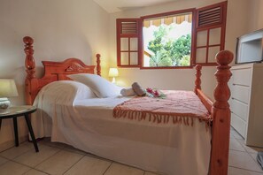 Iron/ironing board, WiFi, bed sheets - Villa Alamanda*** by KVZ with view of the national park and the Mamelles mountains (Les Abymes)