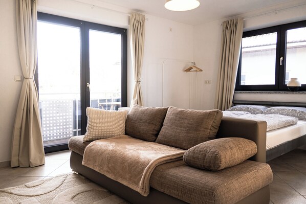 2 bedrooms, iron/ironing board, travel cot, Internet