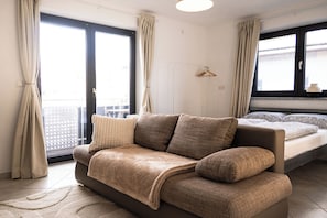 2 soverom, strykejern/-brett, reiseseng for barn og internettilgang