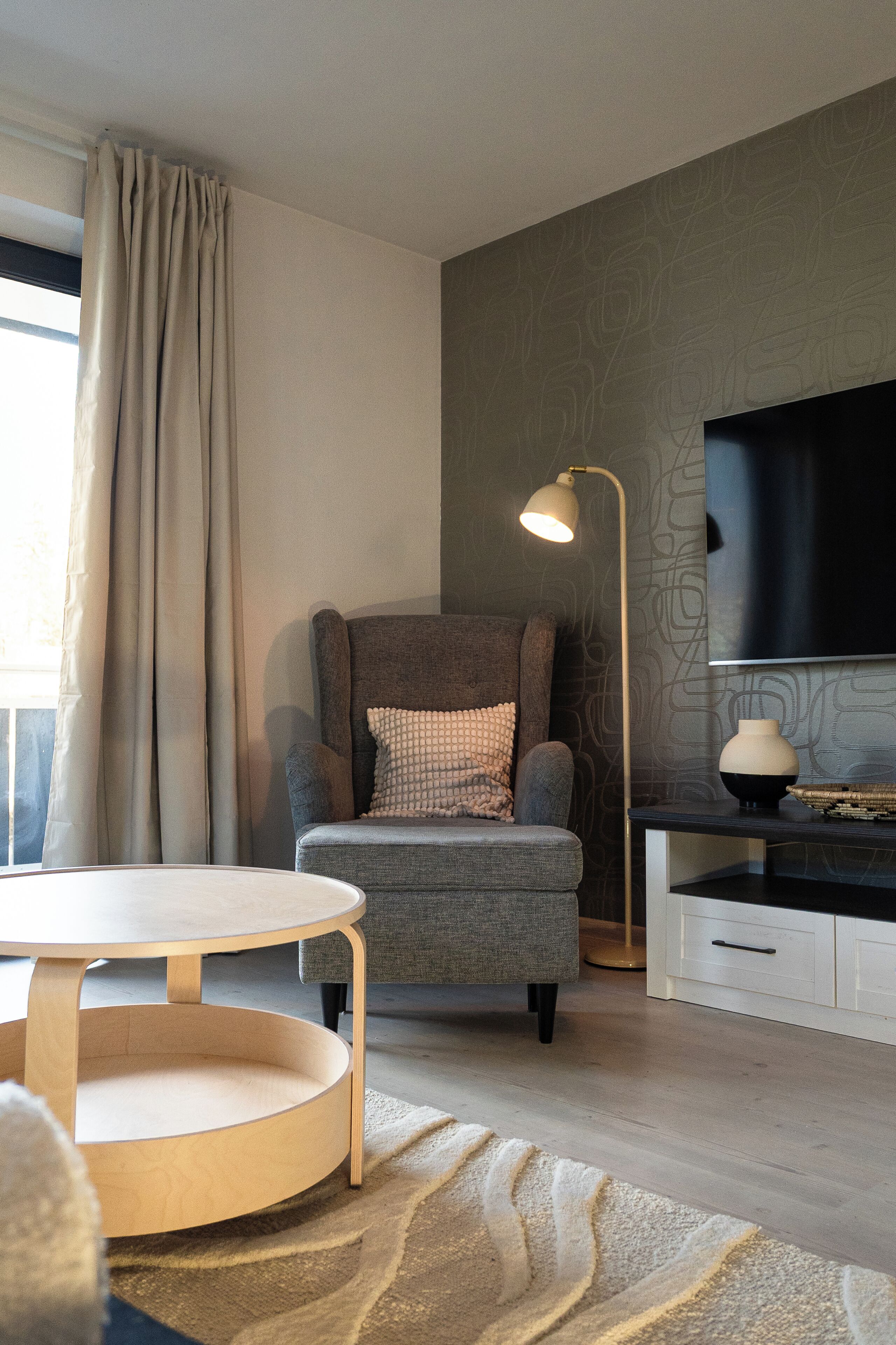 TV connectée, livres, chaîne hi-fi