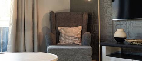 TV connectée, livres, chaßne hi-fi