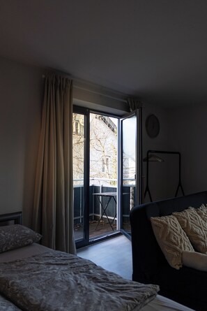 2 chambres, fer et planche à repasser, lit parapluie, accès Internet