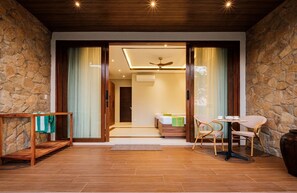 Tabla de planchar con plancha, wifi y ropa de cama 