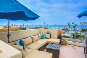 Property grounds - FULL OCEAN VIEWS AND ROOF TOP DECK IN 3 BR/4 BA OCEANSIDE CONDO / 31 DAY MINIMUM (Oceanside)