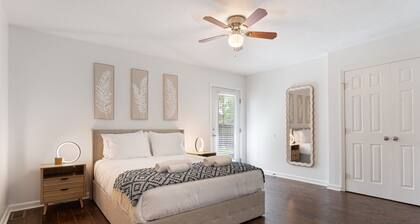 Near Lake, Shops & I-95•1Gig WiFi•Fenced Yard•Fort Bragg•Fayetteville