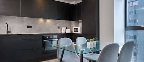 Leilighet – basic | Eget kjøkken | Kjøleskap, ovn, kokeplater og oppvaskmaskin