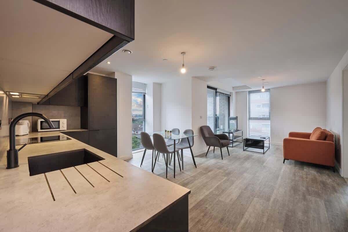 基础公寓 | 起居区