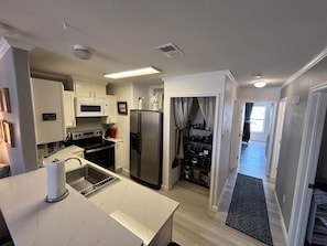 電子レンジ、オーブン、コンロ、食器洗い機