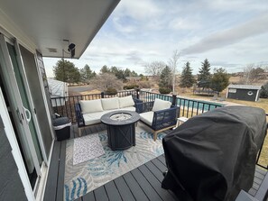 Terrace/patio - ~~AWESOME AIRPARK HOME~ with Great amenities-3 bedroom 2 level large home (Erie)