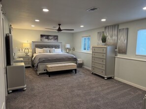 Iron/ironing board, WiFi, bed sheets - ~~AWESOME AIRPARK HOME~ with Great amenities-3 bedroom 2 level large home (Erie)