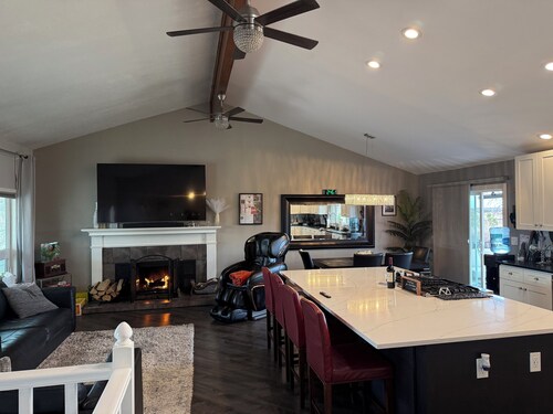 ~~AWESOME AIRPARK HOME~ with Great amenities-3 bedroom 2 level large home