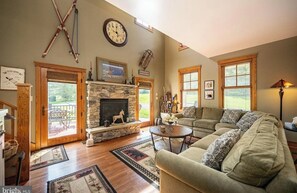 Living area - The Lake House at Silver Ridge (Oakland)