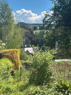 Property grounds - 2BR flat with Abbey views, private garden and summer house. (Jedburgh)