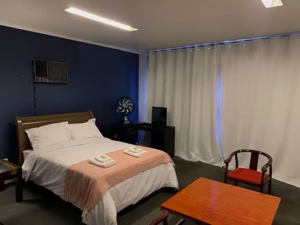 Ferros/tábuas de passar roupa, Wi-Fi, roupa de cama