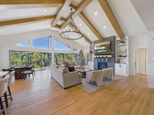 Hidden Pines~ Canyon Views/ Hot Tub/ Luxe Retreat