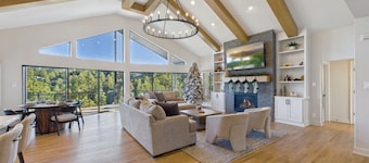 Hidden Pines~ Canyon Views/ Hot Tub/ Luxe Retreat