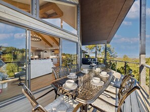 Outdoor dining - Hidden Pines~ Canyon Views/ Hot Tub/ Luxe Retreat (Alto)