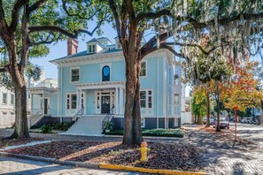 Exterior - Spanish Style Apartment, Steps from Forsyth Park (Savannah)