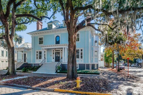 Spanish Style Apartment, Steps from Forsyth Park