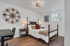 Skrivebord, strygejern/strygebræt, Wi-Fi, sengetøj