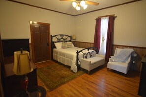 3 bedrooms, iron/ironing board, WiFi, bed sheets - Beautiful 3-bedroom house - country living on the outskirts of Troy and Luverne. (Goshen)