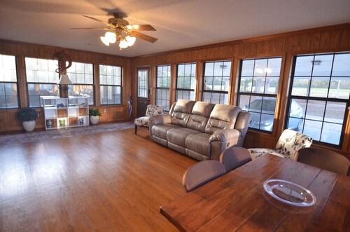 Beautiful 3-bedroom house - country living on the outskirts of Troy and Luverne.