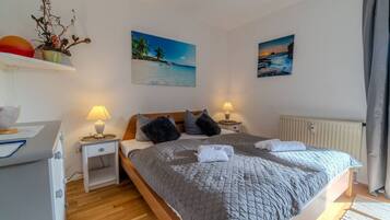 Schreibtisch, schallisolierte Zimmer, WLAN, Bettwäsche