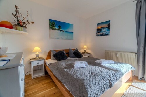 Schönes 1 Zimmer, Sauna, Schwimmbad, Free Parking